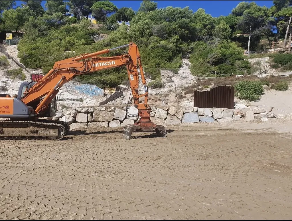 grua construyendo una escollera